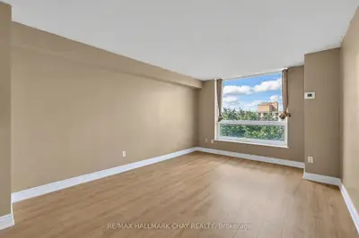 326 Major Mackenzie Drive E 705, Richmond Hill, On L4c 8t4