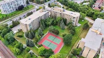 326 Major Mackenzie Drive E 705, Richmond Hill, On L4c 8t4