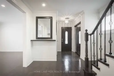 31 Nightstar Drive, Richmond Hill, On L4c 8k2