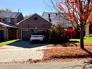 271 John Bowser Crescent, Newmarket, On L3y 7n9