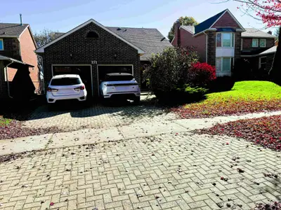 271 John Bowser Crescent, Newmarket, On L3y 7n9
