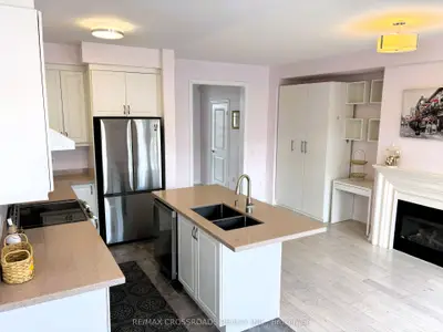 49 Memon Place, Markham, On L6e 0s1