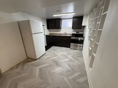 47 Longford Drive Lower, Newmarket, On L3y 2y6