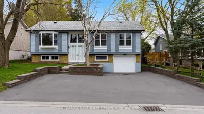 868 Magnolia Avenue, Newmarket, On L3y 3c7