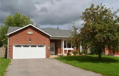 233 Sheffield Street, Newmarket, On L3y 5x7