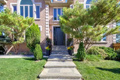 123 Hidden Trail Avenue, Richmond Hill, On L4c 0h1