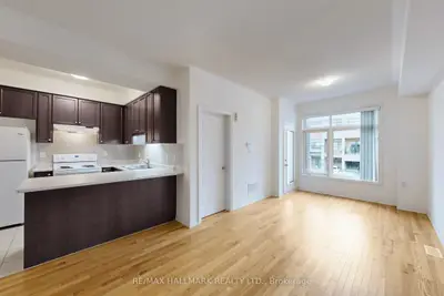 106 Bravo Lane, Newmarket, On L3x 0l3