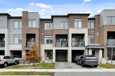 106 Bravo Lane, Newmarket, On L3x 0l3