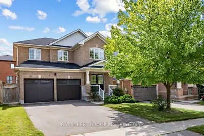 37 Mynden Way, Newmarket, On L3x 3a7