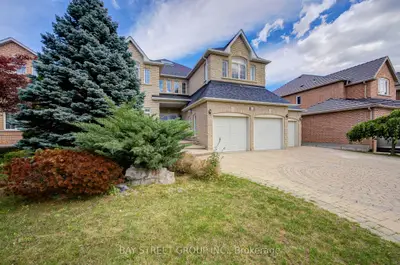 13 Pembrooke Road, Markham, On L6c 2l2