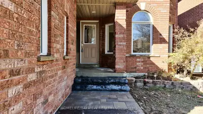 861 Surin Court, Newmarket, On L3y 8r3