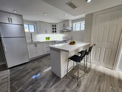 387 Paliser Crescent N Lower Level, Richmond Hill, On L4c 1r5
