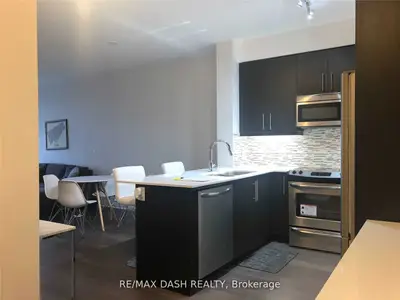 55 Oneida Crescent 711, Richmond Hill, On L4b 4t9