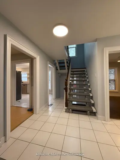 338 Steeles Avenue E, Markham, On L3t 1a8
