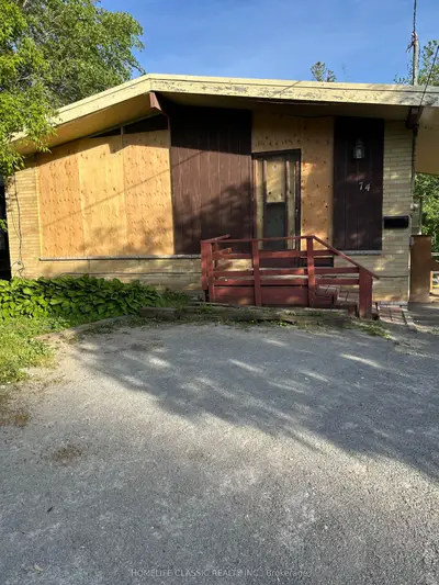 74 Richmond Street, Richmond Hill, On L4c 3y4