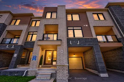 5 Delano Way, Newmarket, On L3x 0l1