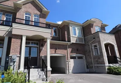 162 Harding Park Street, Newmarket, On L3y 0e4