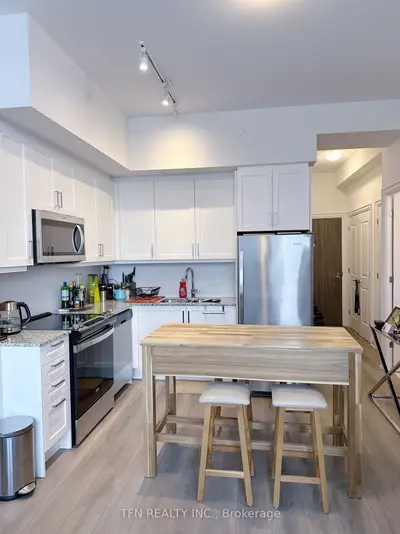 20 Gatineau Drive 207, Vaughan, On L4j 0l2
