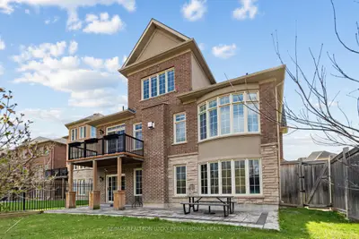 15 Tralee Court, Markham, On L6c 0v1
