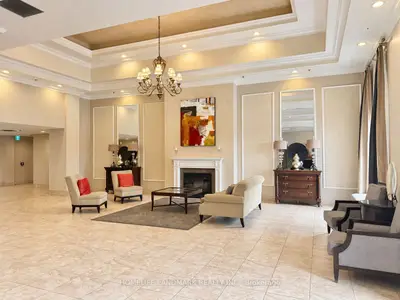 8 Maison Parc Court 512, Vaughan, On L4j 9k5
