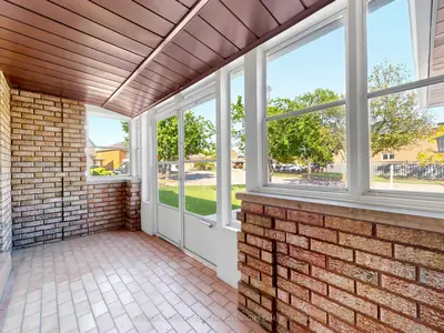37 Dowling Circle, Markham, On L3r 8r3