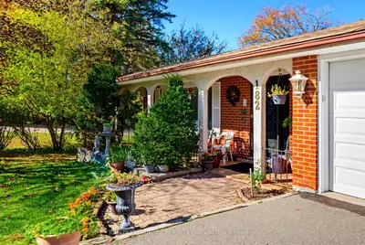182 Dew Street, King, On L7b 1l1