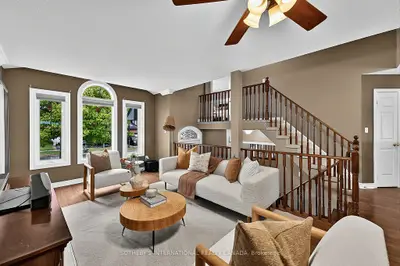 4 Brecken Drive, Georgina, On L4p 4a3