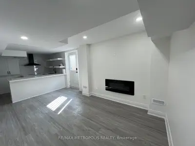 203 Gardiner Drive, Bradford West Gwillimbury, On L3z 0j5
