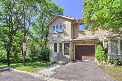 27 Anderson Place, Aurora, On L4g 6g4