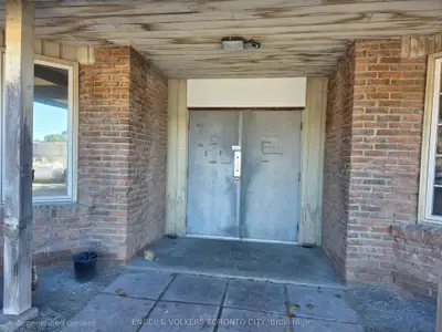 1344 Wellington Street W 2, King, On L7b 1k5