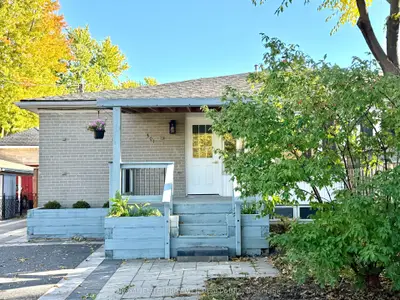301 Axminster Drive Main, Richmond Hill, On L4c 2w3