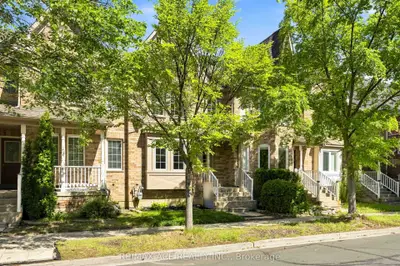 16 White's Hill Avenue, Markham, On L6b 1c1