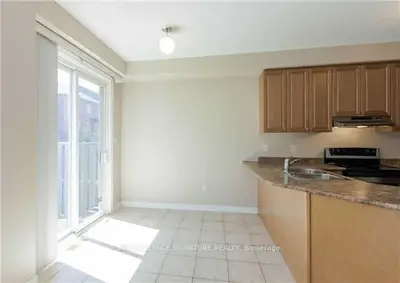 21 Pitney Avenue, Richmond Hill, On L4e 4y6