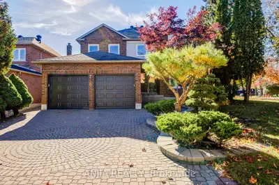 17 Charrington Crescent, Markham, On L3r 0r3
