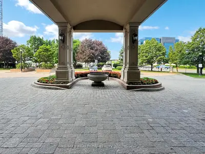 9225 Jane Street 401, Vaughan, On L6a 0j7