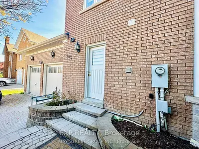 3 Old Park Lane B, Richmond Hill, On L4b 2m5