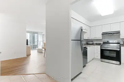 11 Townsgate Drive 814, Vaughan, On L4j 8g4