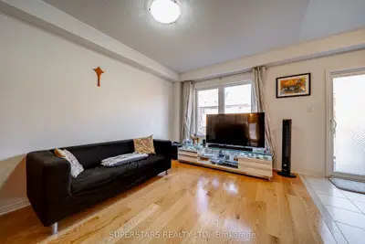 13 Eastwind Drive, Whitchurch-stouffville, On L4a 0w6