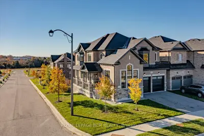 47 Carondale Square, East Gwillimbury, On L9n 0x5