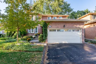 126 Tilman Circle, Markham, On L3p 6a3
