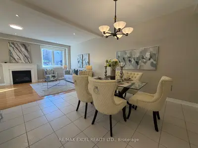 15 Zeng Cheng Drive, Markham, On L6c 0t6