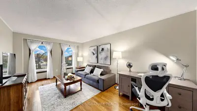 16 Meyer Circle, Markham, On L3p 4c2