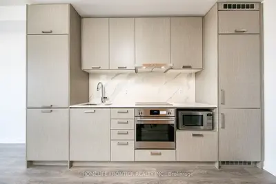 38 Honeycrisp Crescent 1712, Vaughan, On L4k 0m8