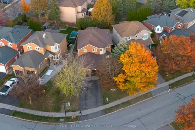 803 Best Circle, Newmarket, On L3x 2h6