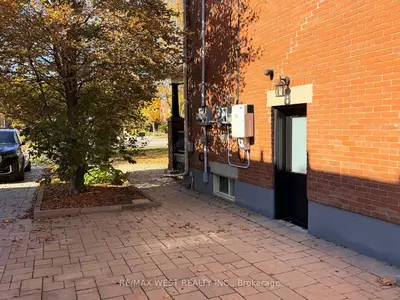 8243 Kipling Avenue, Vaughan, On L4l 2a5