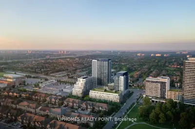 8 Beverley Glen Boulevard C201, Vaughan, On L4j 0l5