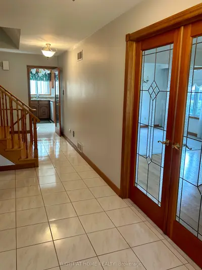 149 Jeanne Drive W, Vaughan, On L4l 1x8