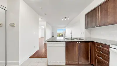 7 North Park Road 806, Vaughan, On L4j 0c9