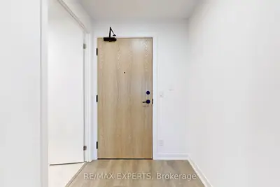 7950 Bathurst Street B-808, Vaughan, On L4j 0l4