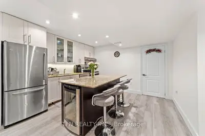 17 Camden Drive, Vaughan, On L4k 5s6